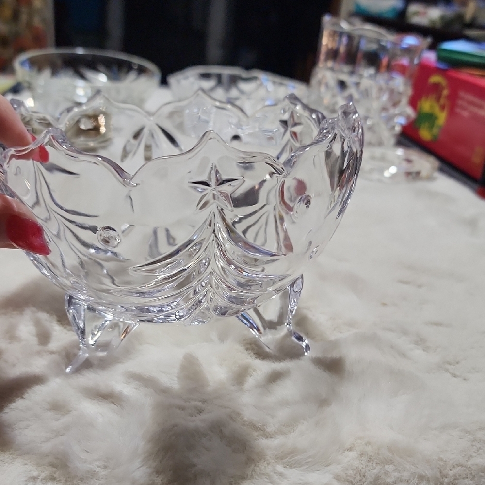 Elegant Clear Glass Bowl CHRISTMAS DESIGNED.